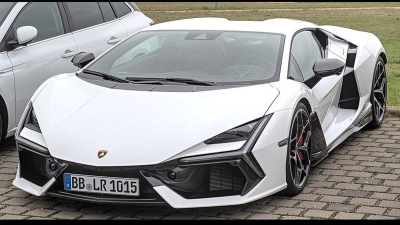 Lamborghini Revuelto